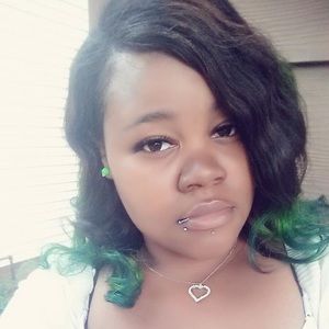 Meet your Posher, Latisha